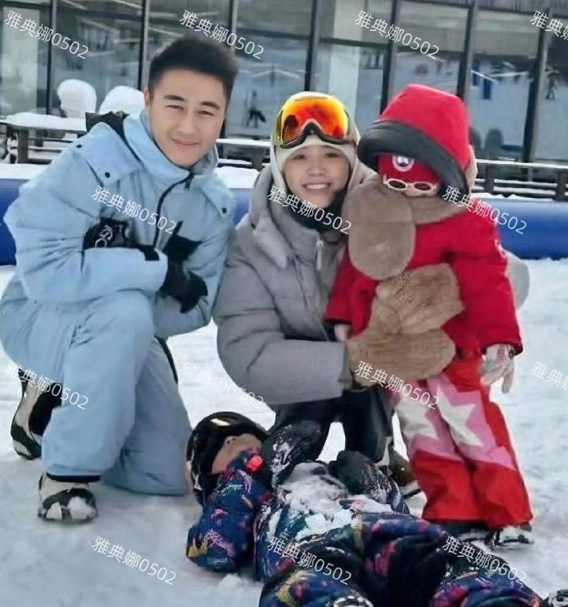 何猷君一家日本滑雪，只有5岁的儿子和3岁的女儿都像妈妈个子都好高，何猷君更是夸儿
