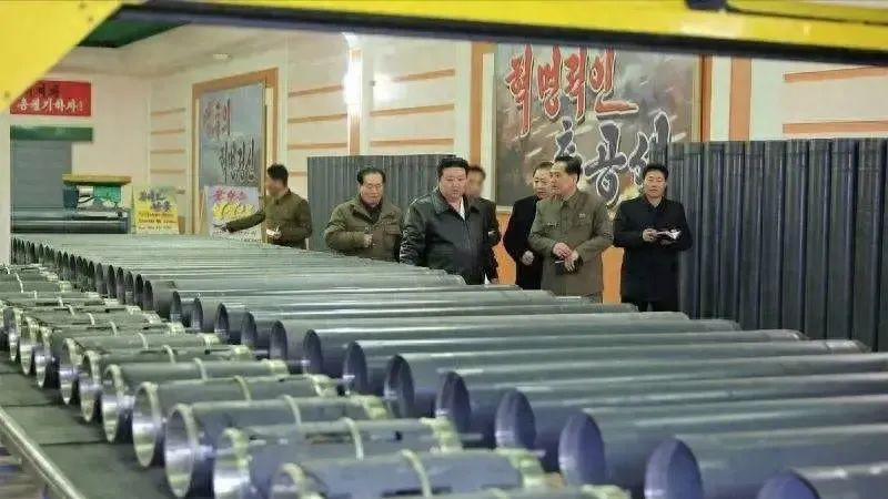 朝鲜做了笔大买卖？300万发炮弹援俄，换回大批急需物资？