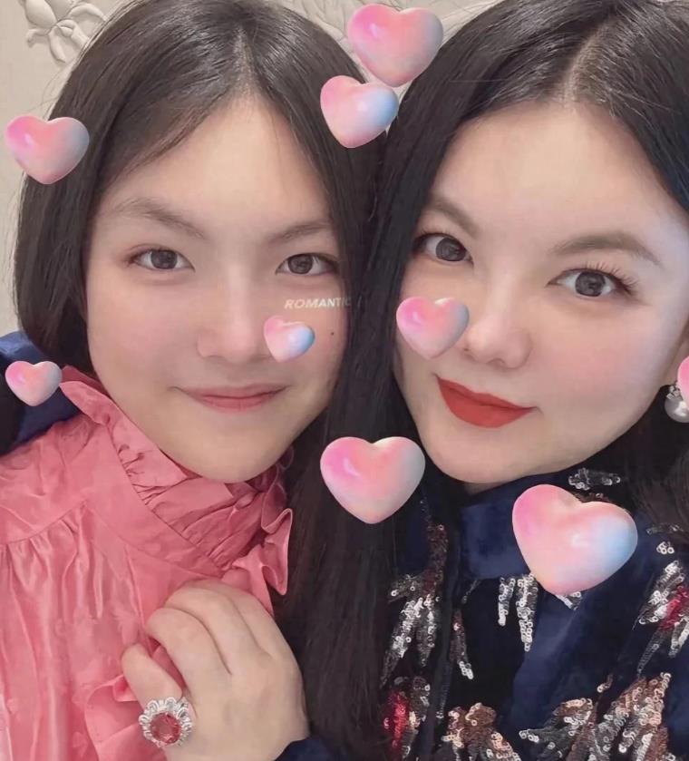 李湘不止自己有钱，而且是自己挣的钱，不是依附任何人，花钱也可以随心所欲，更何况就