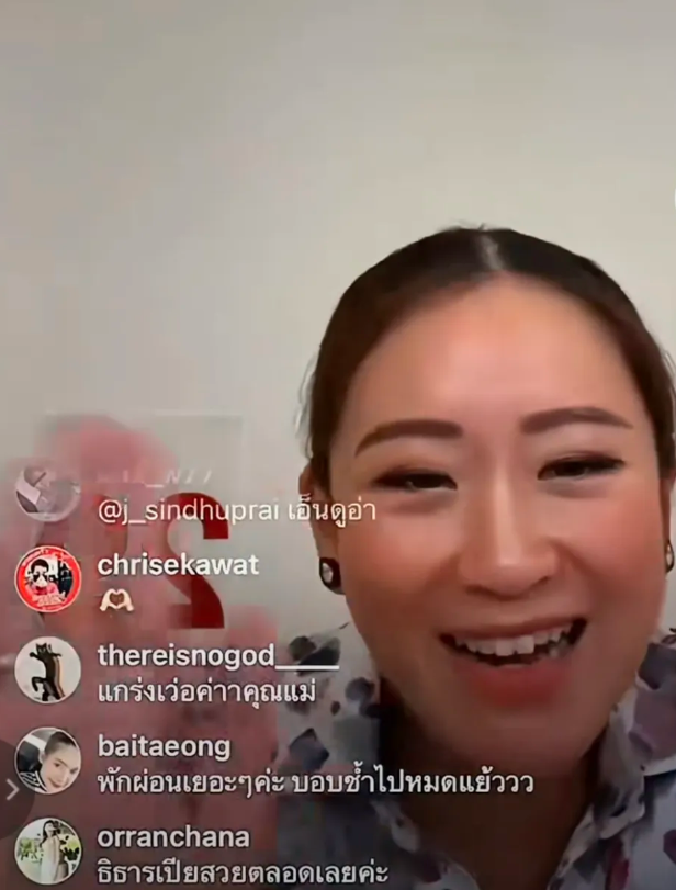 泰国总理佩通坦从中国回来开始玩直播了，她真的是与时俱进，她现在的粉丝已经超过了7