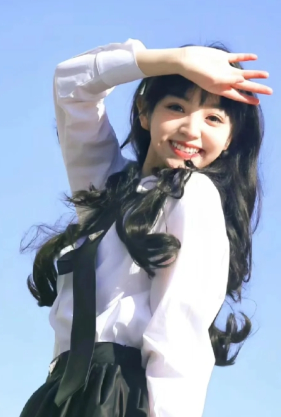 田曦薇身姿婉约动人