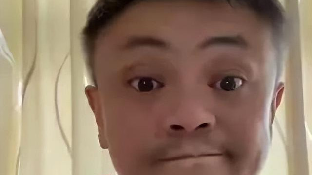 演员高亮临终前画面曝光，两个未成年女儿目睹全程，高明哭成泪人