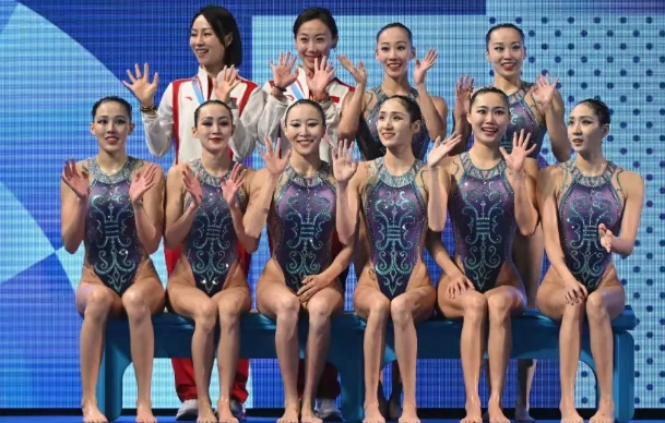 十六年前的北京奥运会，花样游泳队首次站上领奖台，

到2012伦敦、2016里约