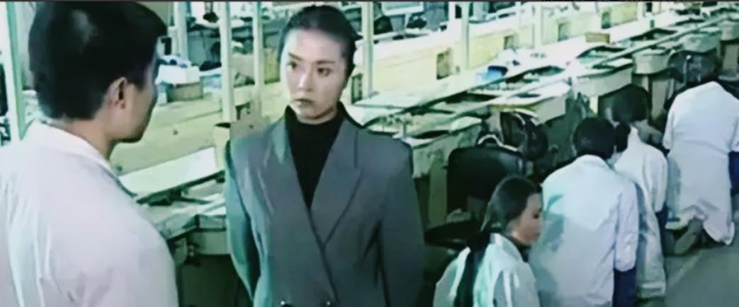 1995年，一名韩国女老板走进车间，威胁120多名中国员工：“全都跪下，不跪开除