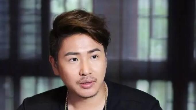 欧弟再婚迎三胎，新欢美貌不输旧爱