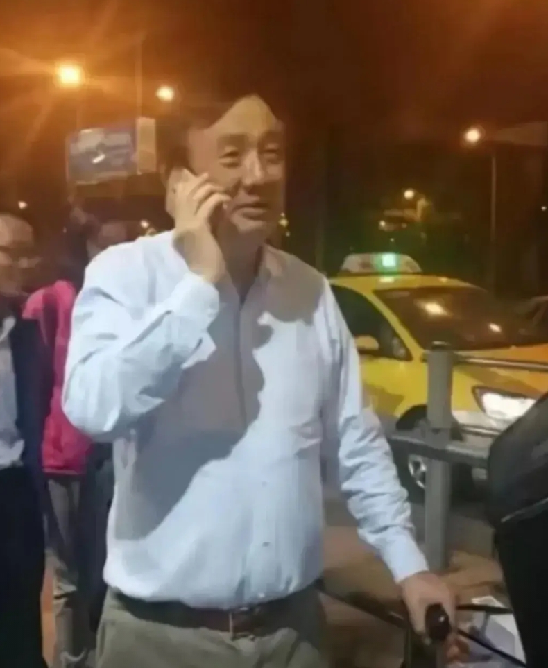 有人问任正菲，华为是不是永远没有上市的需要？任总说也可能有吧，但是估计要3000