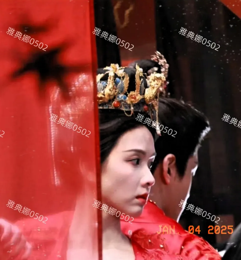 陈都灵太瘦了，两腮凹陷法令纹好深，明明年纪不大，古装扮相却特别显老。