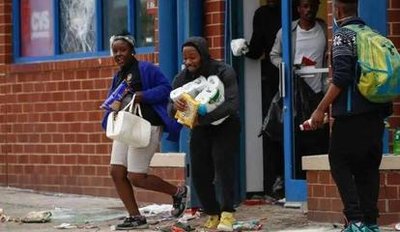 为黑色“家人”谋福利