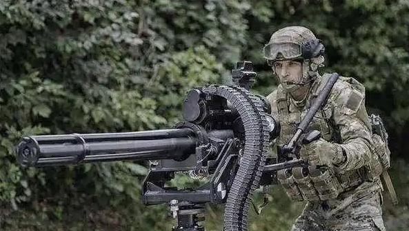 战场大杀器加特林每秒倾泻出那么多子弹，为什么它不需要专门的散热系统？

加特林机