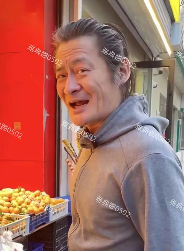 天啊，井冈山怎么老成这样了？
年轻浓眉大眼英俊帅气，现在的他瘦了很多，一脸褶子老