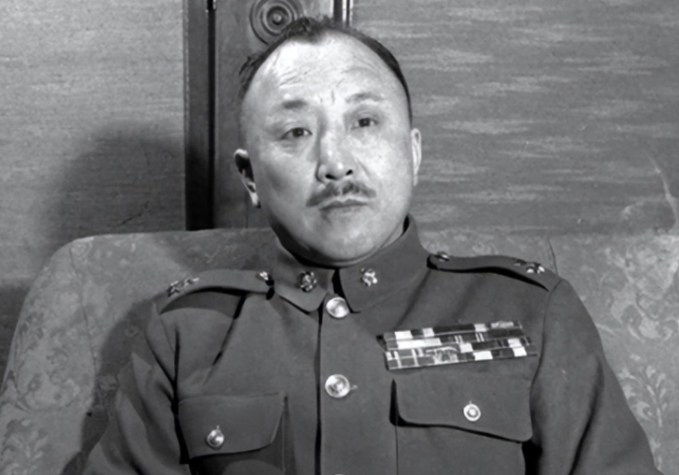 1950年的一天，国民党上将卫立煌在香港街头漫步时，突然听到有人提及：“那不是卫