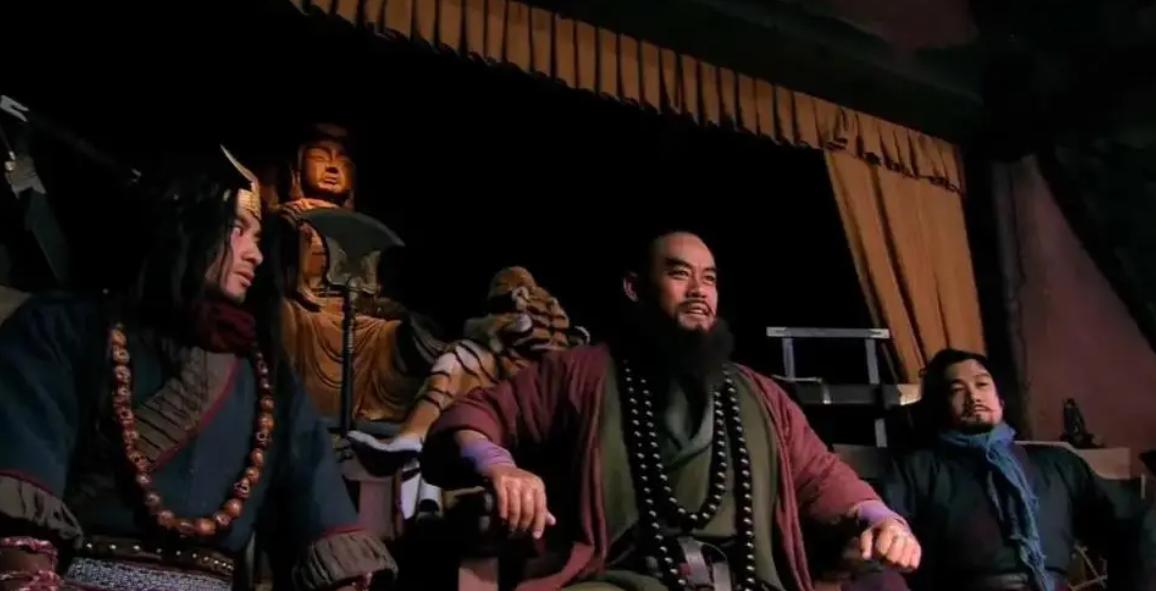 这个时候要是鲁智深和武松要杀人，聚义厅中有没有人能挡得住他们两个？
1.别看二龙