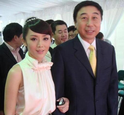 冯巩成功的背后离不开艾慧