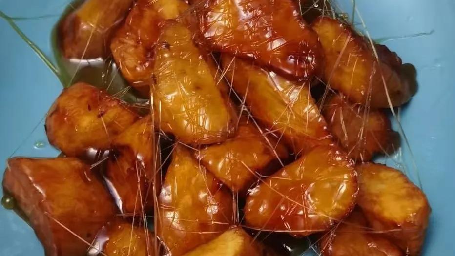小时候秋冬最喜欢的甜食应该就属拔丝红薯了