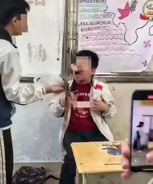 心痛！为什么吴川三中那个孩子能被欺负，背后大概有这三个原因:
第一，学校的极度不