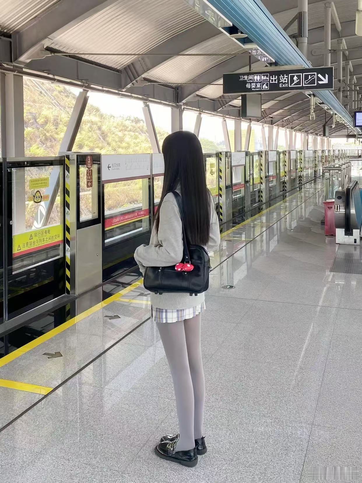 今天表妹要去外省工作了出来送送她哈哈哈哈