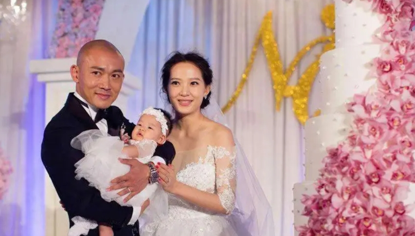 聂远真是情场浪子啊！

1.初恋（黄奕），在拍摄《笑傲江湖》时相识，持续3年！