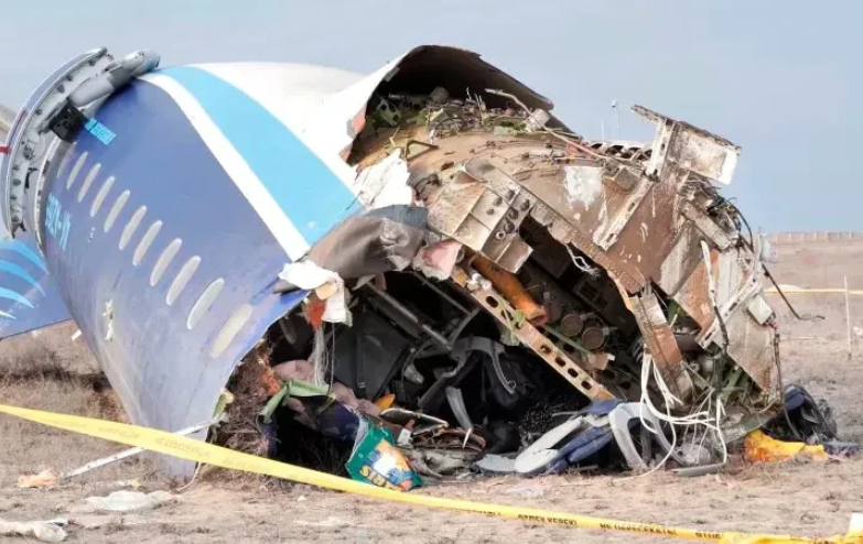 阿塞拜疆航空公司客机被击落的初步调查结果显示：俄军发射两枚铠甲防空导弹，在8点1