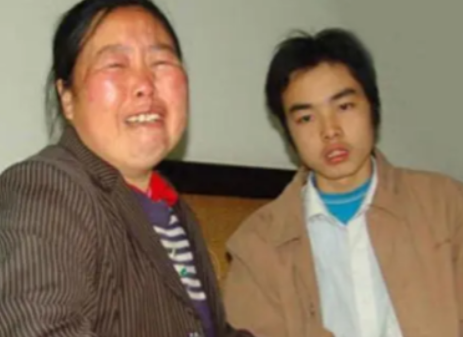 2002年，湖南一15岁的少年在矿山出事故，鉴定为工伤需赔30万，结果法官却改判