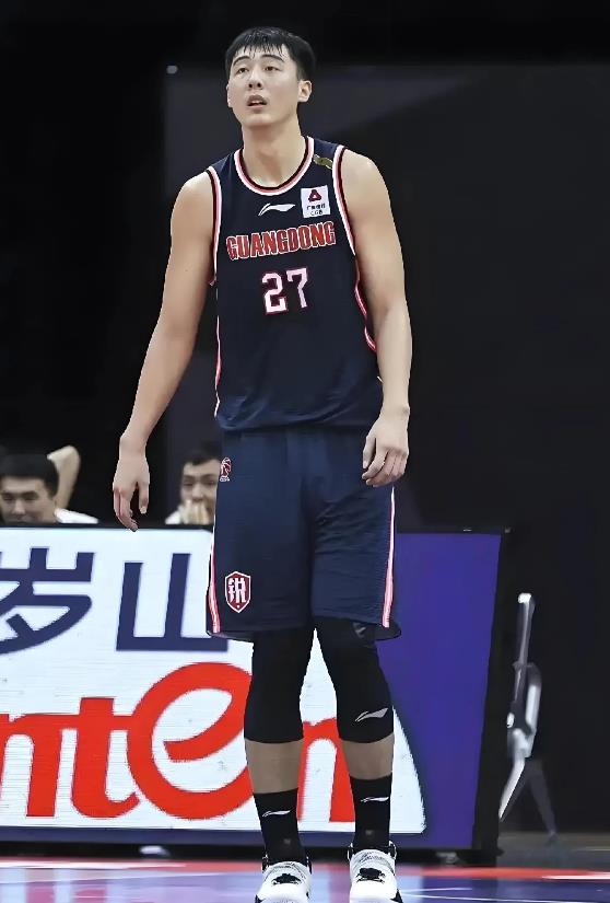 广东东阳光队的球员父亲怒喷外援政策！新赛季，CBA外援政策调整为四节七人次，大部