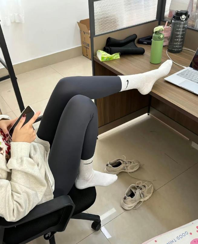 在办公室脱鞋，老板也不管管