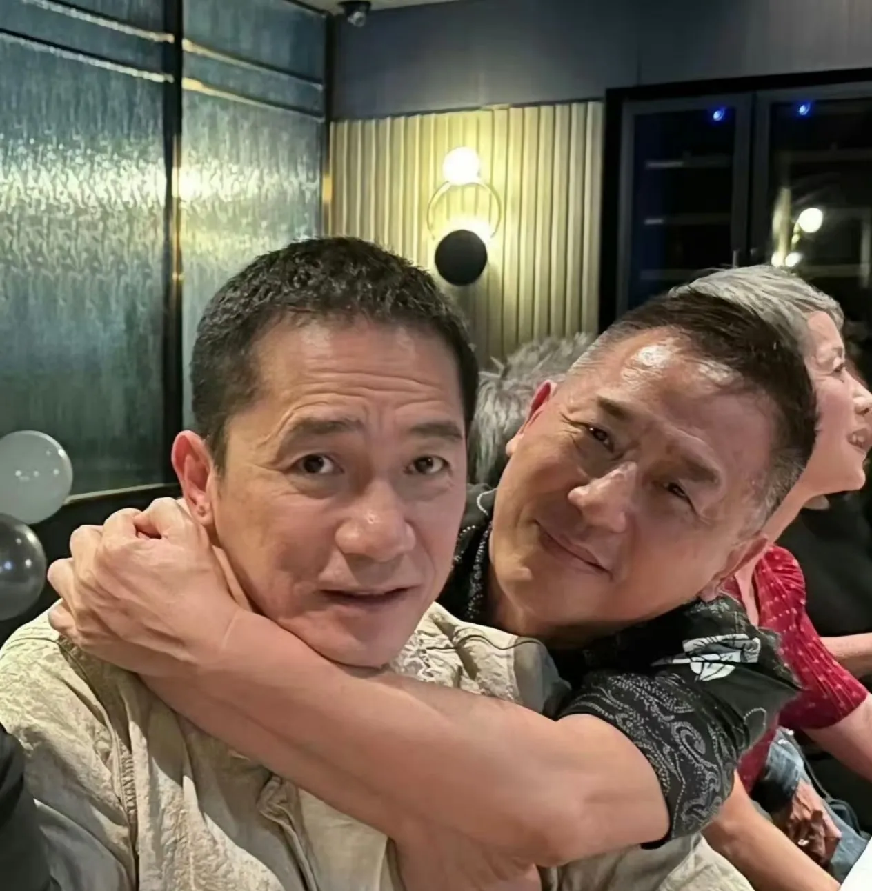 唐鹤德冲上热搜！
8月28日，唐鹤德在经历了被张国荣的粉丝因为新恋情风波追着骂之