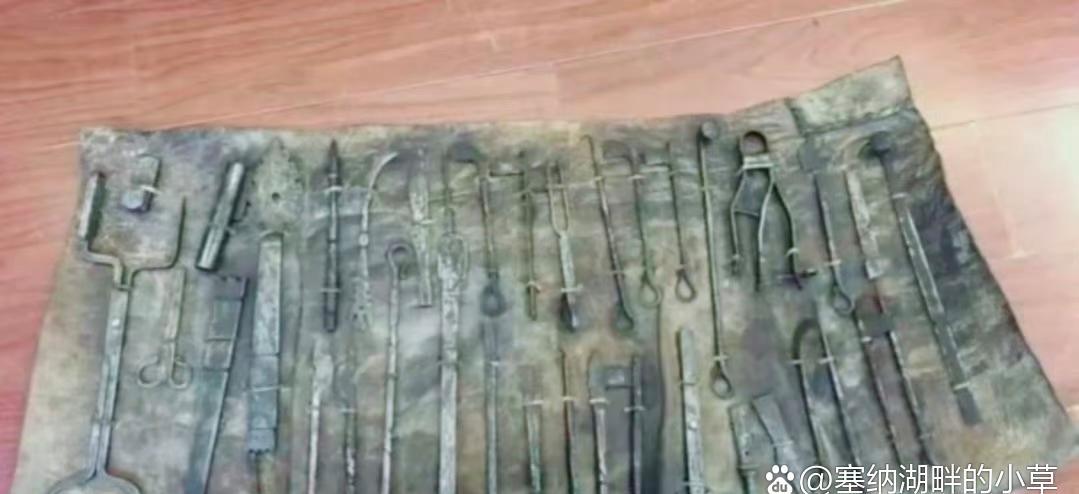 网友：爷爷去世后，遗物里翻出来的。都是爷爷年轻时吃饭的“家伙”。这爷爷做什么的？