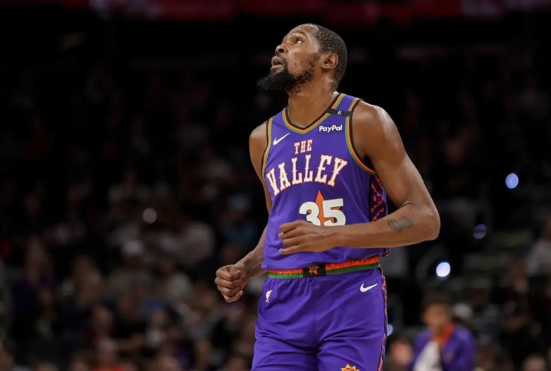 部前十

1、打了31场比赛，战绩只有15胜16负，排名西部第11

2、坐拥三