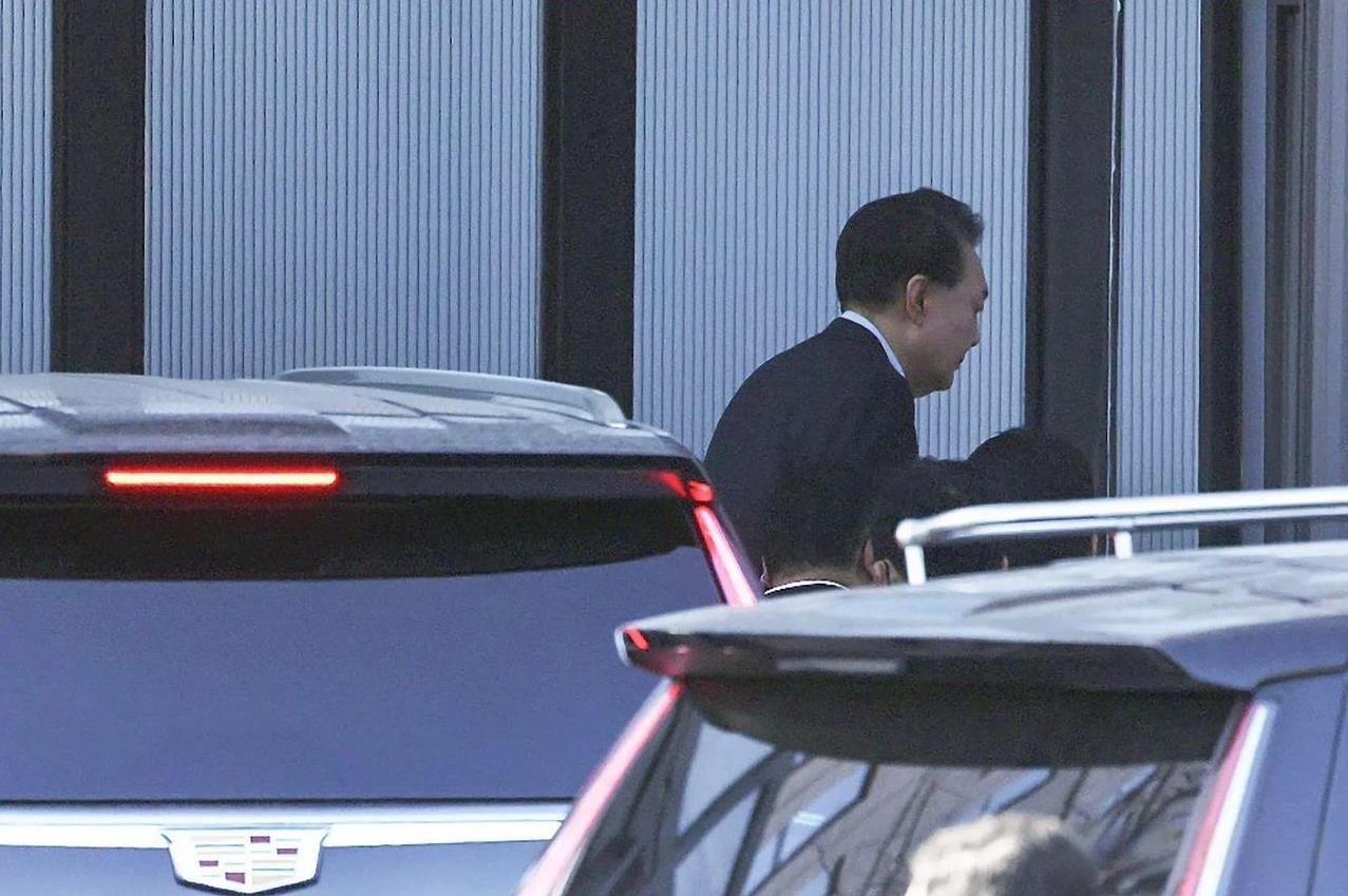 尹锡悦多案在身的尹锡悦未来前路如何？尹锡悦成为韩国宪政史上首位以现任总统身份接受