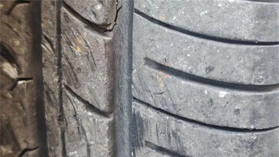 四个轮胎都开裂  广汽本田这款车轮胎投诉量大