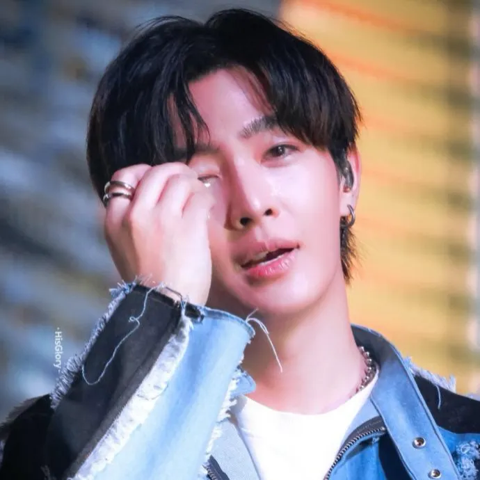 我堂哥坐过牢，他说炎亚纶如果入狱，简直生不如死。

因为即使是罪犯，也有鄙视链，