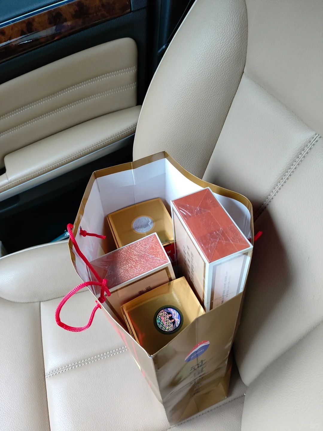 这包装袋设计的初衷是不是装不下两条
怎么放都放不不到合适的位子……