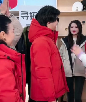 孙卓这头发太长了，吃的太胖了，还没有刚开始来的时候好看！