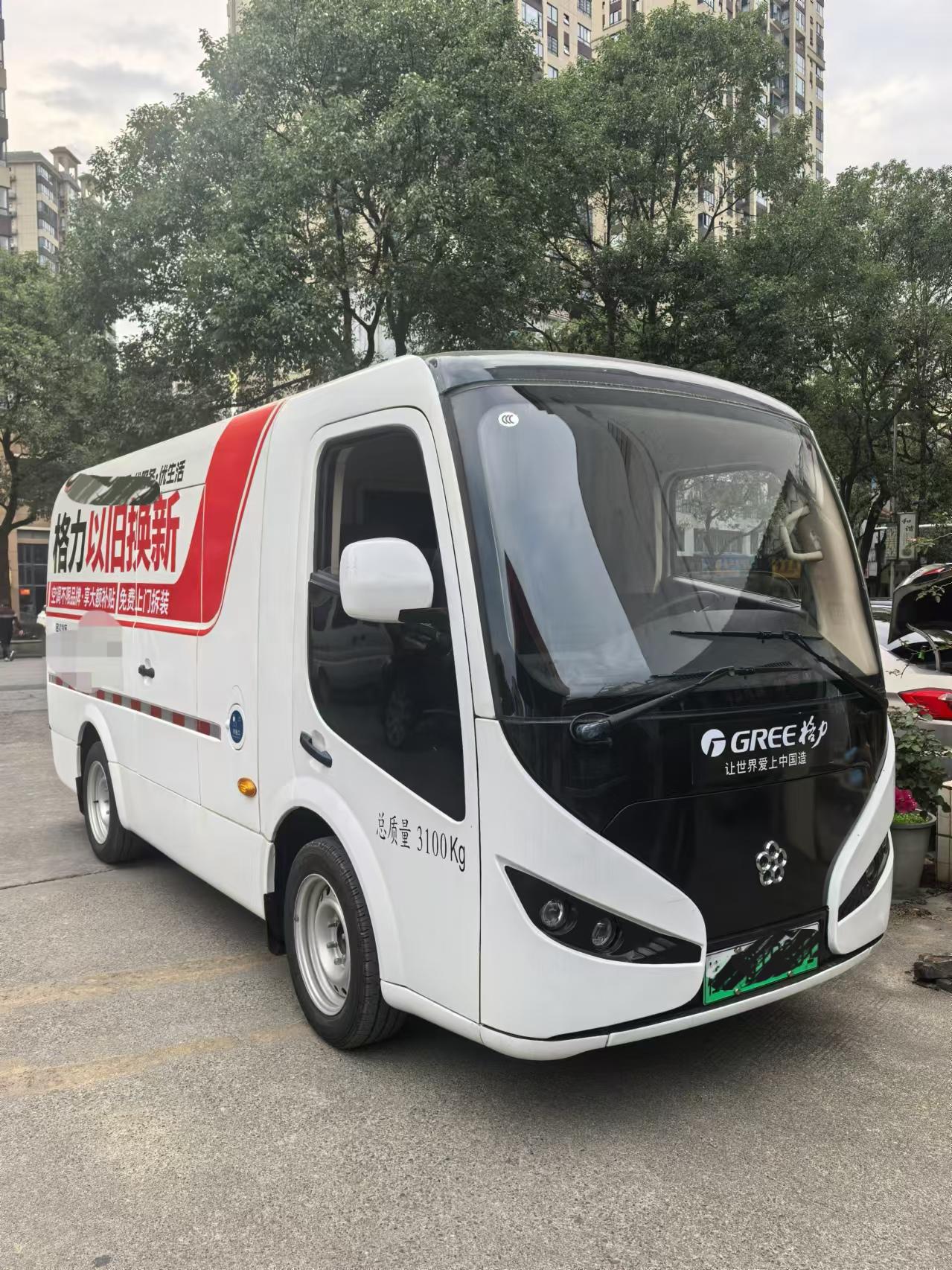 百闻不如一见，格力钛广通银隆汽车！
看样子都卖给经销商了，产品参数还可以，就是掉