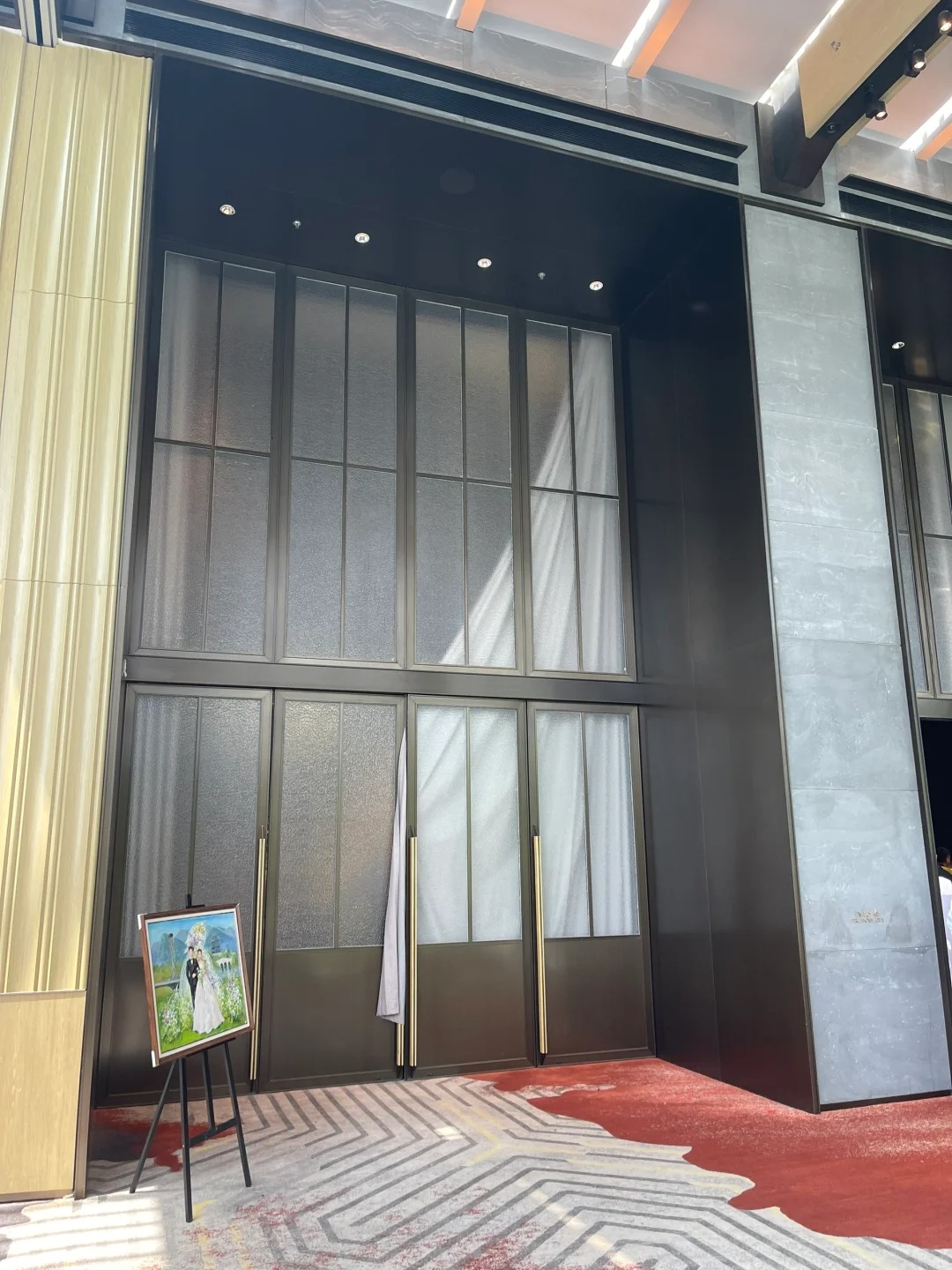 金三29亩（锦宸府）酒店式大堂居然对标………
前三张是成都东安湖木棉花五星级酒店