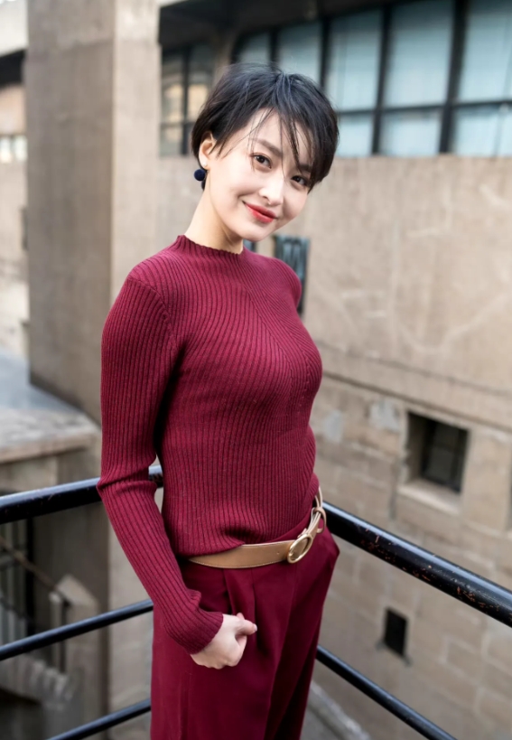 她才是超女第一美女，曾经差点比李宇春还红！原来她不仅青春漂亮，身材也非常好，这胸