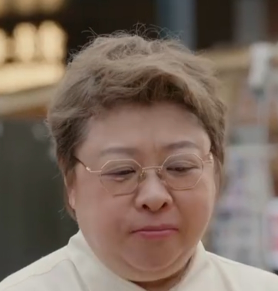 韩红被一个烧饼硬控住了