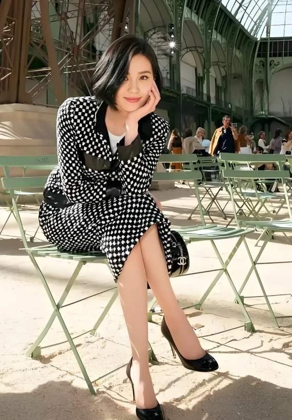刘诗诗，165cm，老吴真幸福，娶了一个这么漂亮的媳妇。