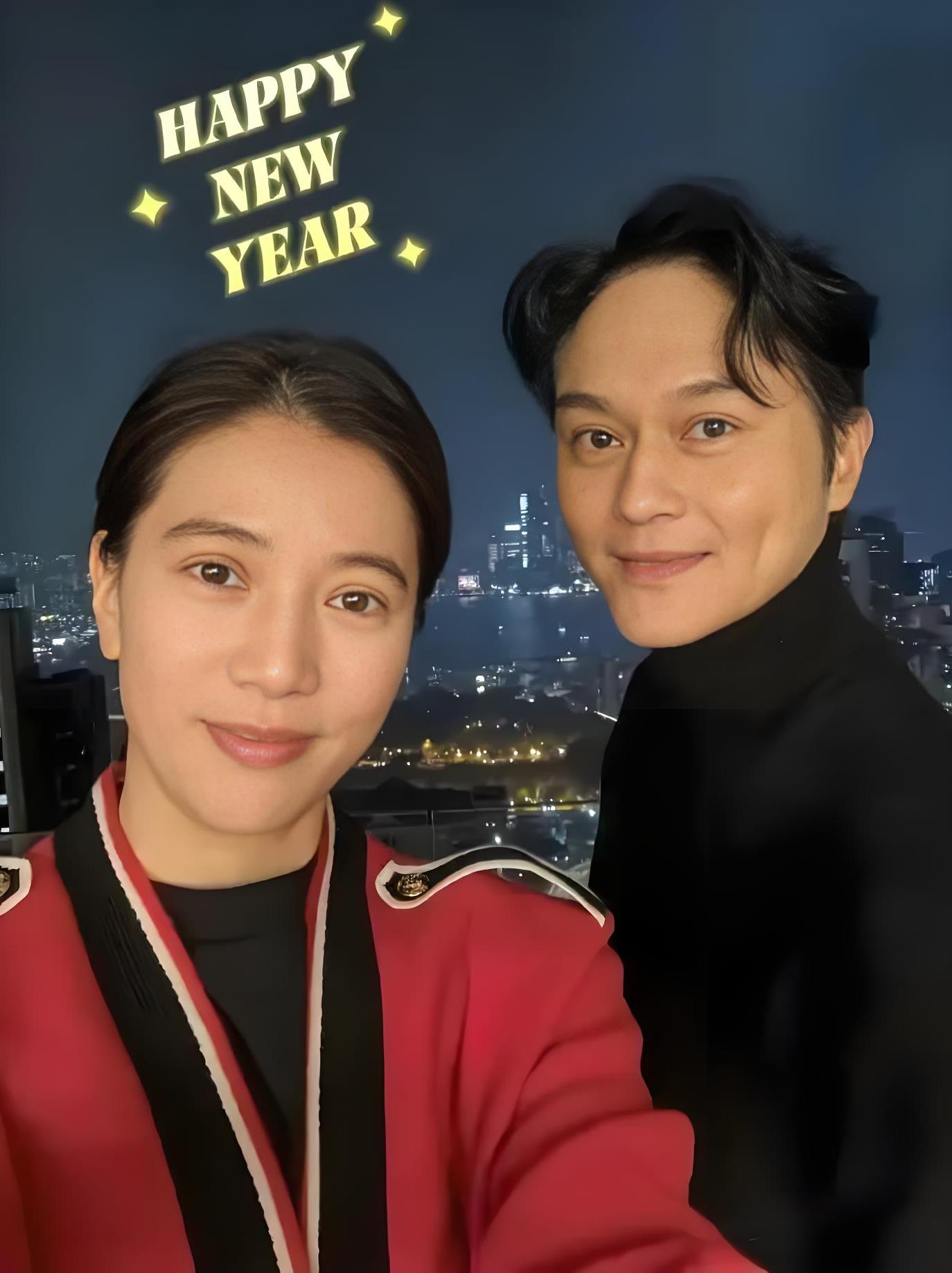 中国香港女星袁咏仪复出，拍摄《模仿人生》，真是不能不工作。张智霖去年也宣布重回T