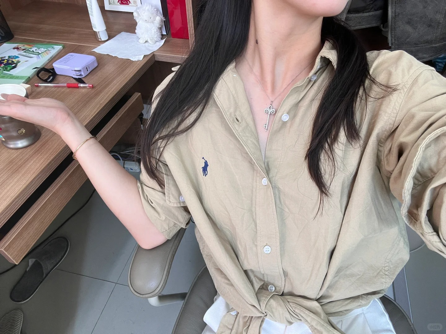 看得出来我是老师了吗？
上班：低调 朴素 性冷淡
放假：炫耀 浮夸 我很花