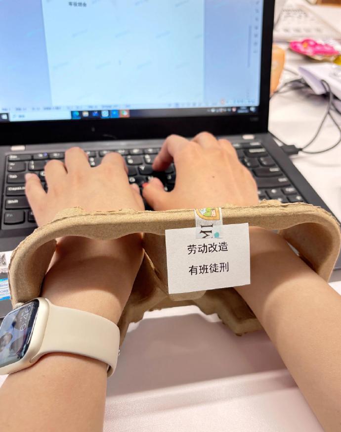 上班哪有不疯的??硬撑罢了 