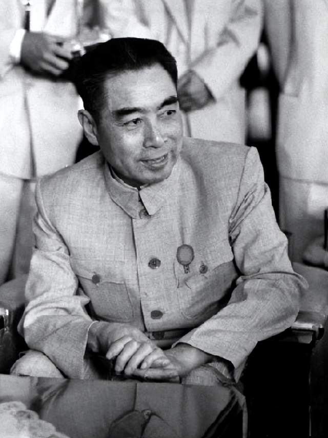 重庆谈判期间，有记者问了周总理这样一个问题，周先生，过去你曾在陈独秀，瞿秋白和王