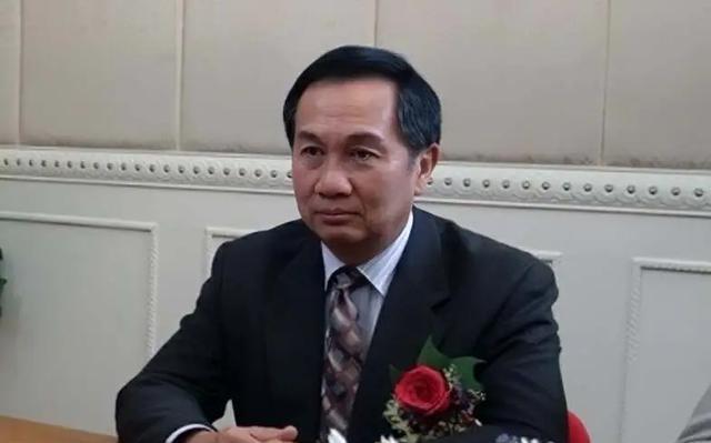 《郭锋与亡妻“再婚”引发热议爱情，也可以这样深沉》
看到这个，心里不禁一震。郭锋