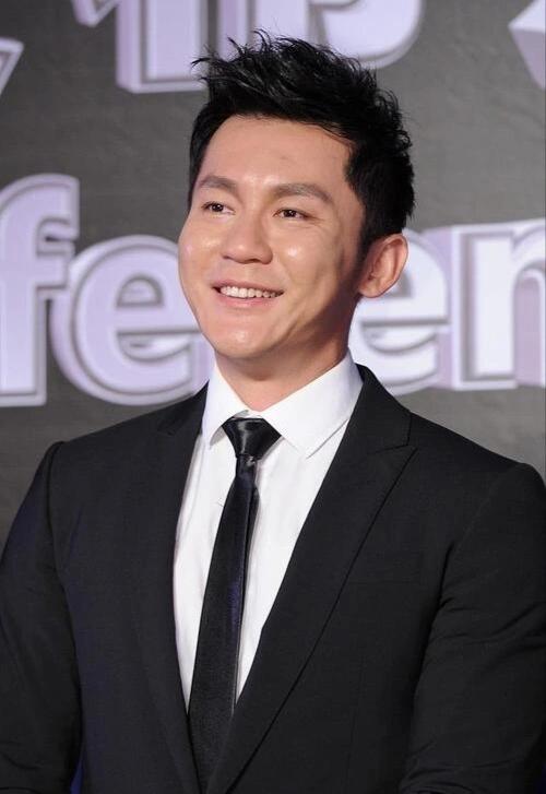 李晨：大黑牛的力量与魅力，塑造全方位艺人