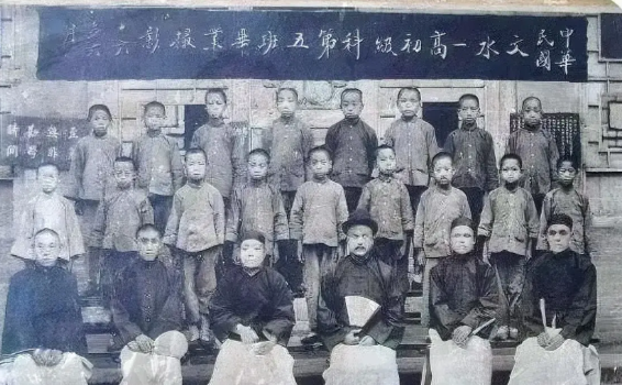 反动军阀阎锡山不但在山西大举兴学，而且还带动了全国各地的军阀们纷纷出资兴学，由此
