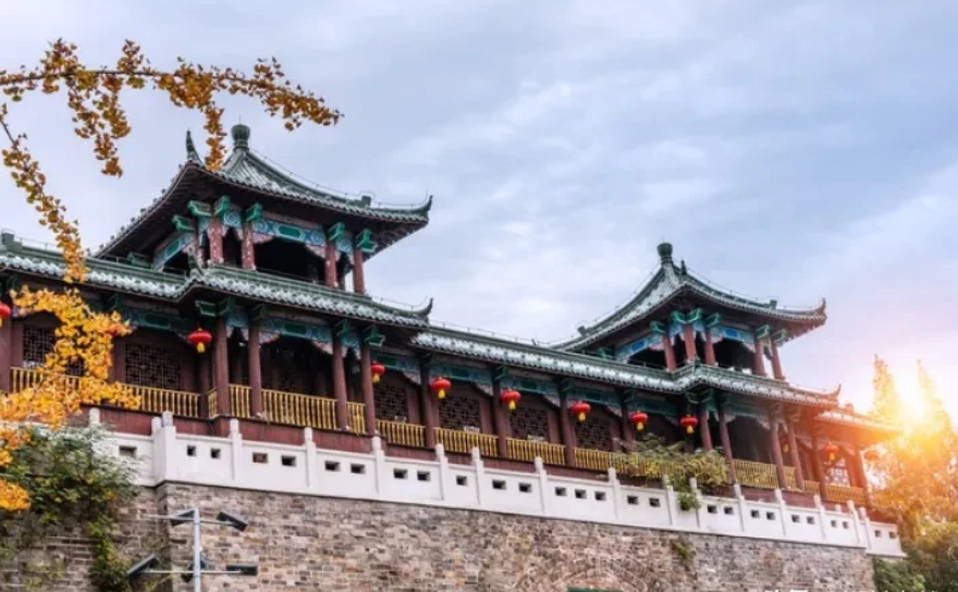 侄子喝多了酒，跑到我家跟诉苦，他说，我真怕那天熬不住了，这个家怎么办，房贷三十年