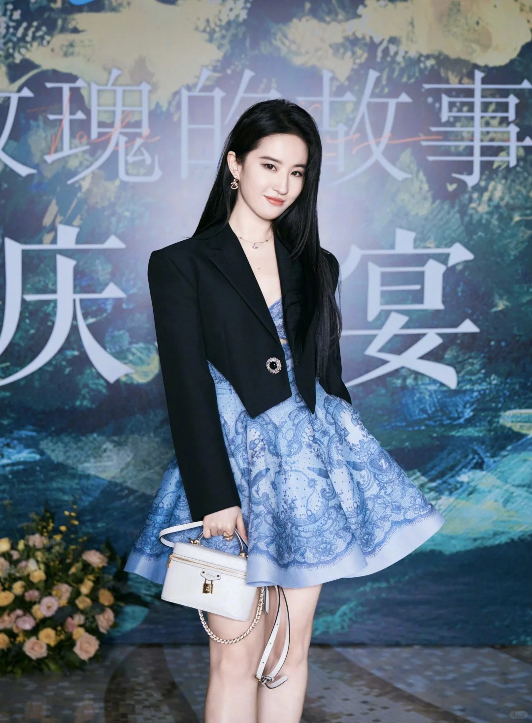 刘亦菲的气质真的变了，刚出道的甜美仙气变成了现在的坚毅优雅，这是岁月的礼 物啊！