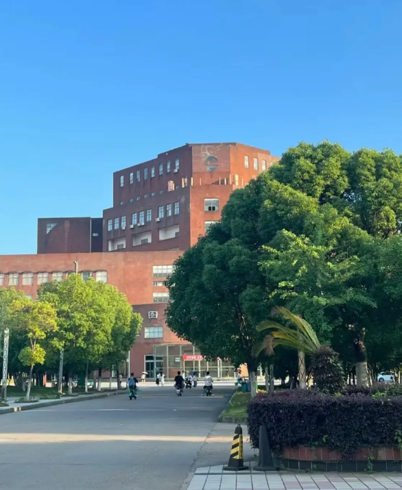 大学可能后悔的 16 大专业：

一、后悔第一种：建筑学。

二、后悔第二种：生