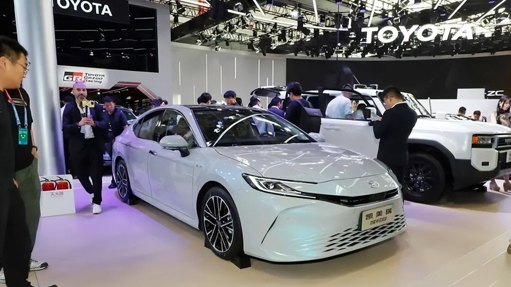 11月销量最火爆的5款燃油车，过年10万买车，就在这里面选没错！