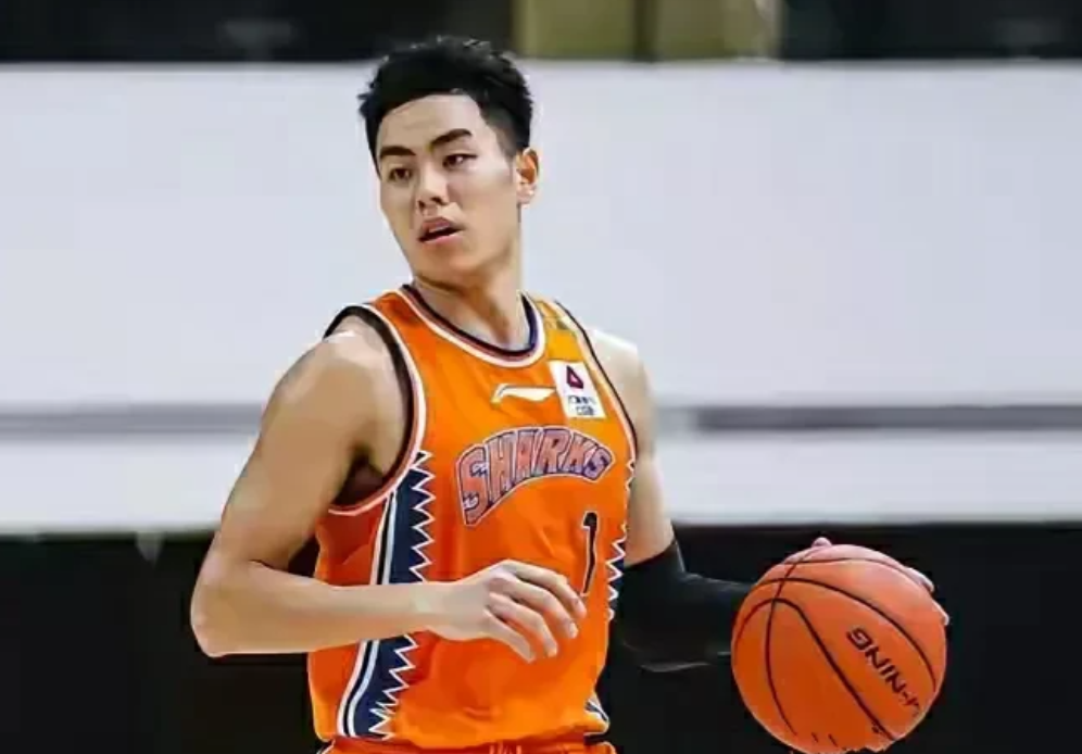 上海久事球员李添荣：真的全吗？  越想越全。
大过年的李添荣还纠结在没有入选全明